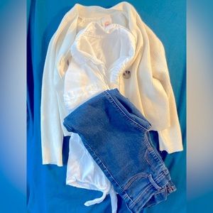 Whole outfit! Denim stretch leggings, button down cream sweater, white linen tee